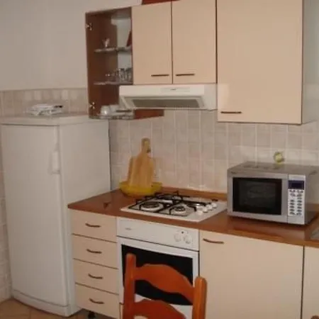 Mit Balkon- Fuer Fuenf Personen By Interhome شقة بولا