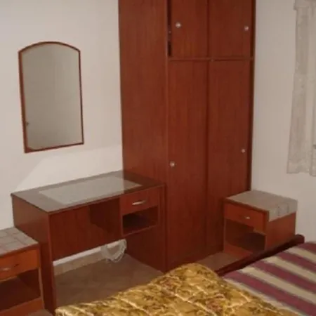 Apartamento Mit Balkon- Fuer Fuenf Personen By Interhome Pula
