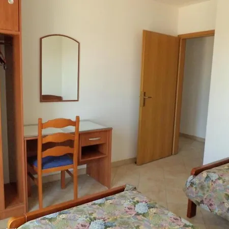 شقة Mit Balkon- Fuer Fuenf Personen By Interhome