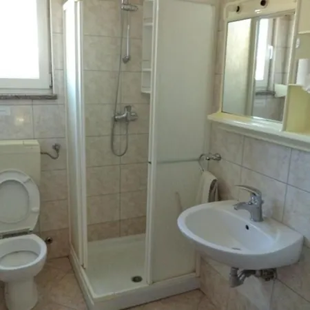 Apartamento Mit Balkon- Fuer Fuenf Personen By Interhome Pula