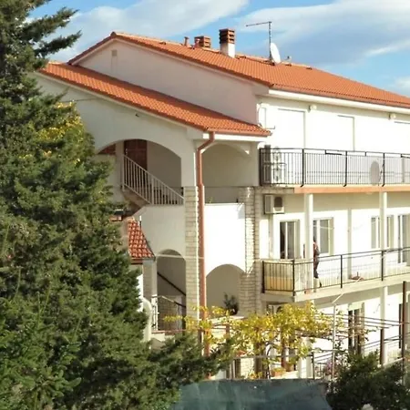 Mit Balkon- Fuer Fuenf Personen By Interhome Lejlighed Pula
