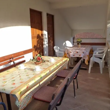 Mit Balkon- Fuer Fuenf Personen By Interhome بولا